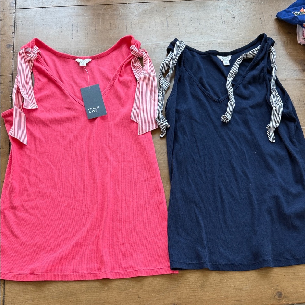 Crown & Ivy Pink and Navy V-Neck bow sleeve bundle - Medium
